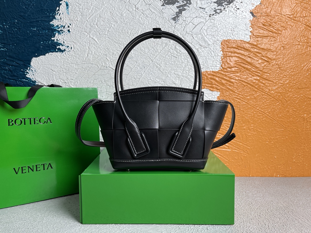 보테가베네타 Arco 인트레치아토 스몰 블랙 토트백